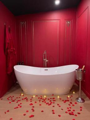 Le boudoir rouge - Loveroom luxueuse pour couples